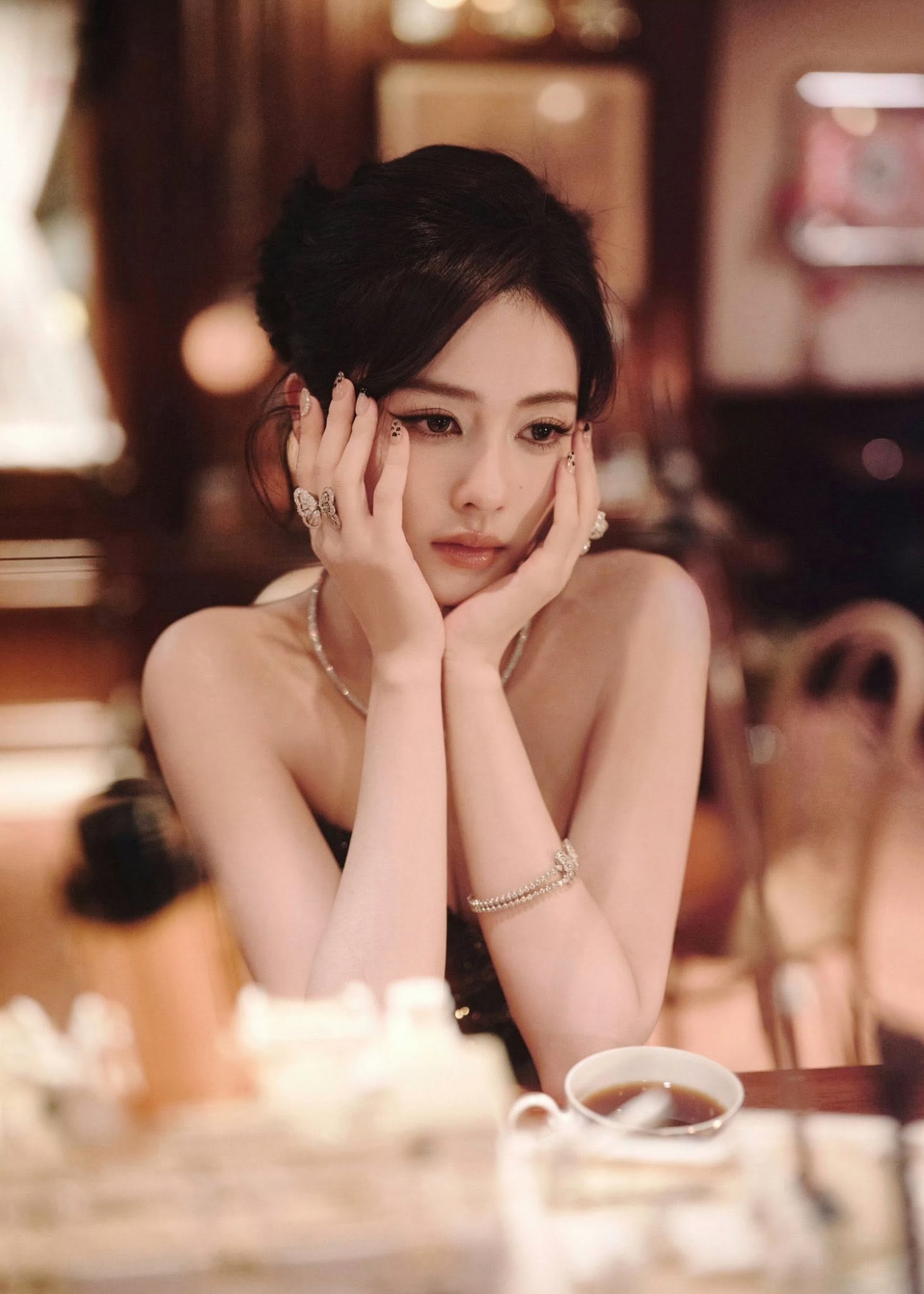 Từ diễn viên sang nhà sản xuất: bước ngoặt của Triệu Lộ Tư