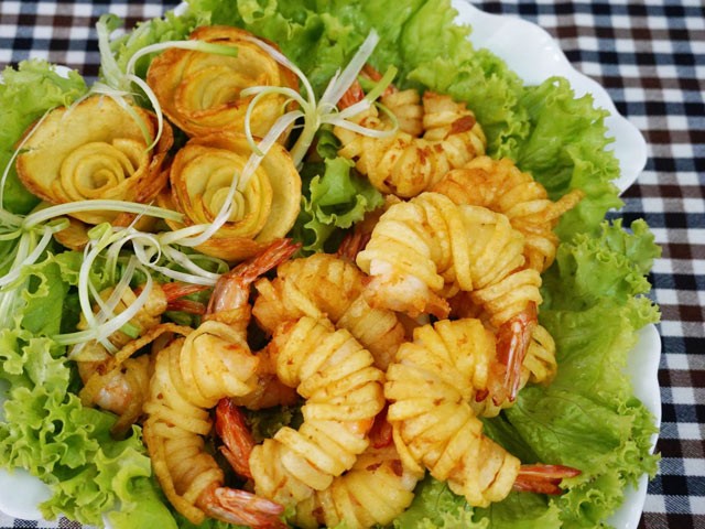 Nước mắm tỏi đậm đà và 4 công thức nước chấm cho bữa cơm gia đình