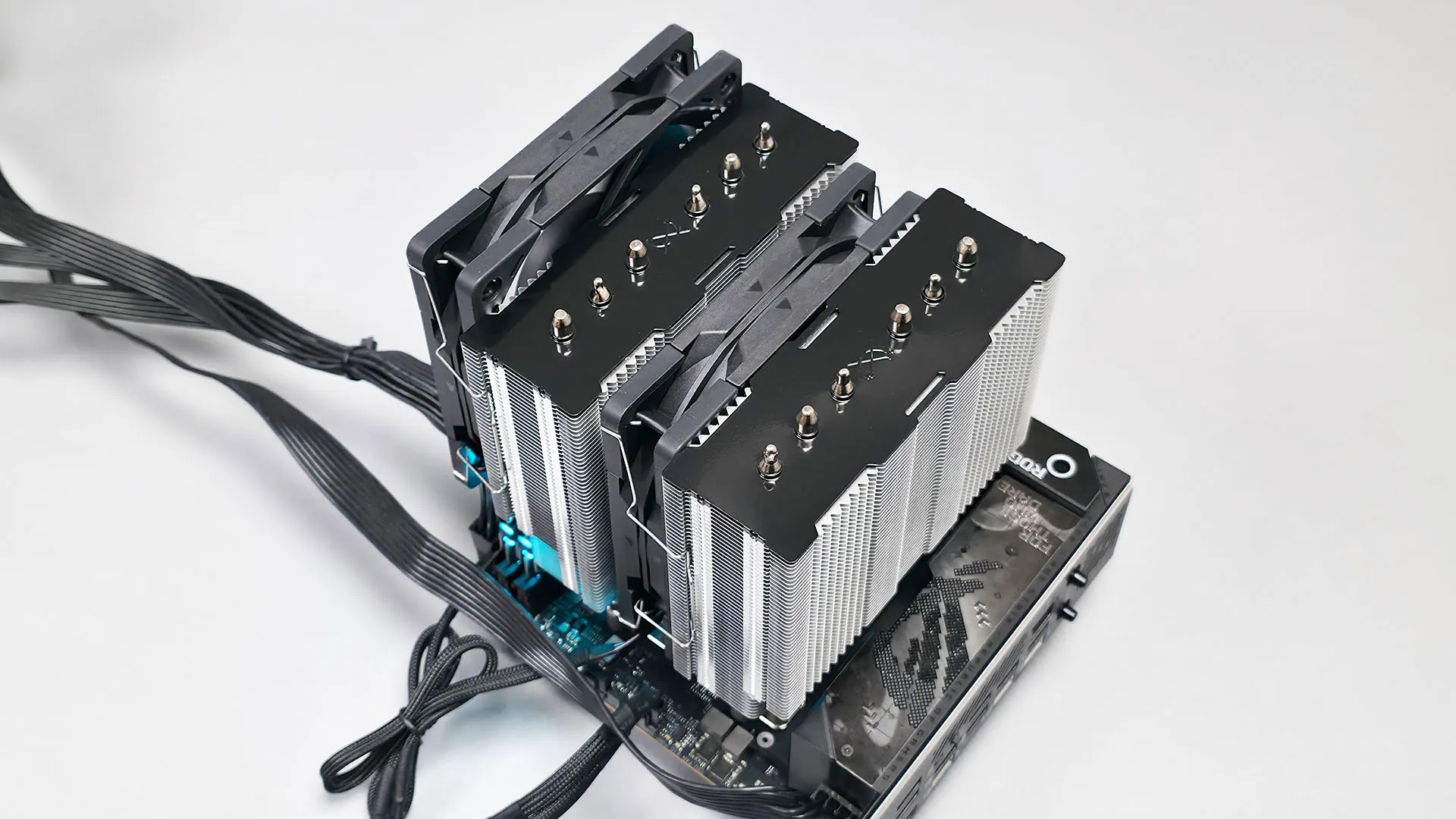 So sánh tản nhiệt không khí Scythe MUGEN 6, MAGOROKU và ID-Cooling Frozn A610 XL cho PC gaming