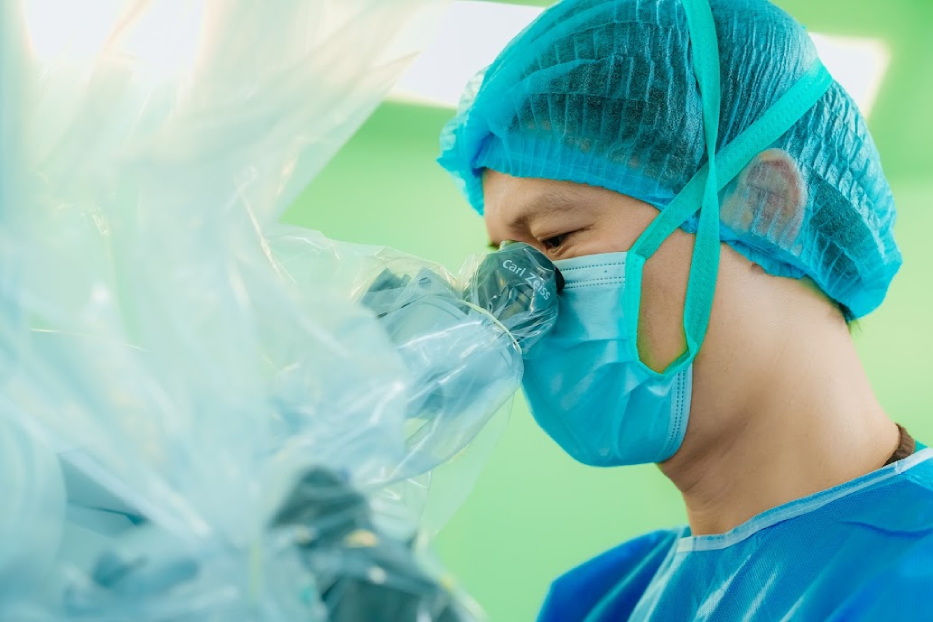 Phụ nữ mãn kinh không phải chỉ chịu đựng
