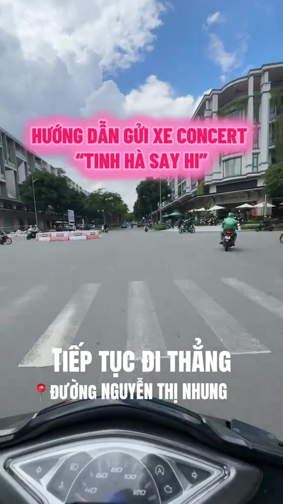 Góc nhìn từ xe máy chạy trên đường nội khu Vạn Phúc City theo biển hướng dẫn gửi xe concert Tinh Hà Say Hi, tiếp tục đi thẳng đường Nguyễn Thị Nhung