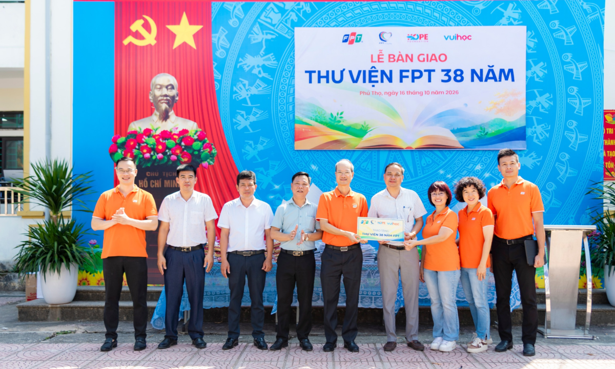 Thư viện lưu động mang sách và công nghệ đến học sinh vùng sâu