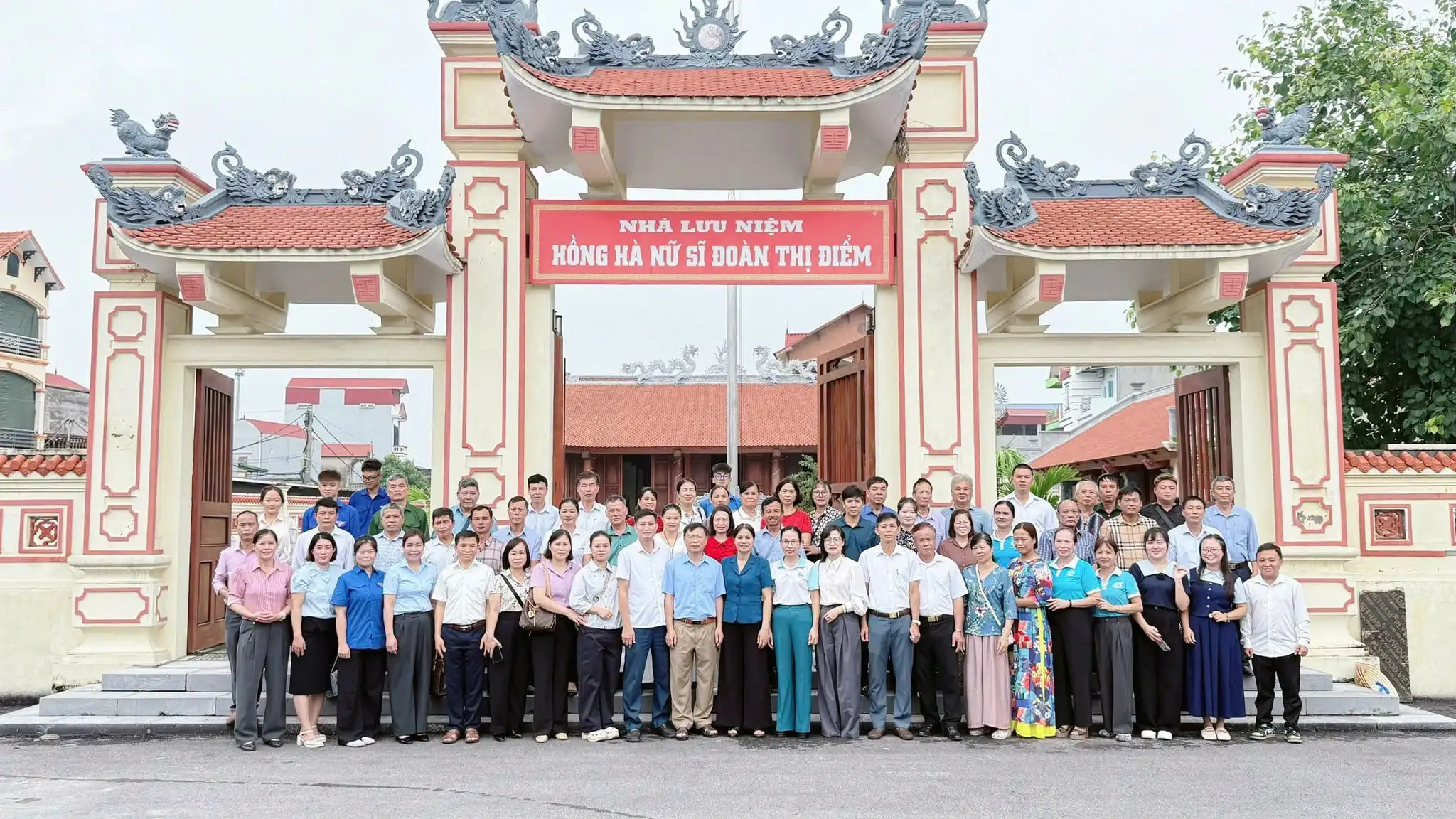 Hồ Xuân Hương và Đoàn Thị Điểm: Di sản bất tử của nữ sĩ cổ điển Việt Nam