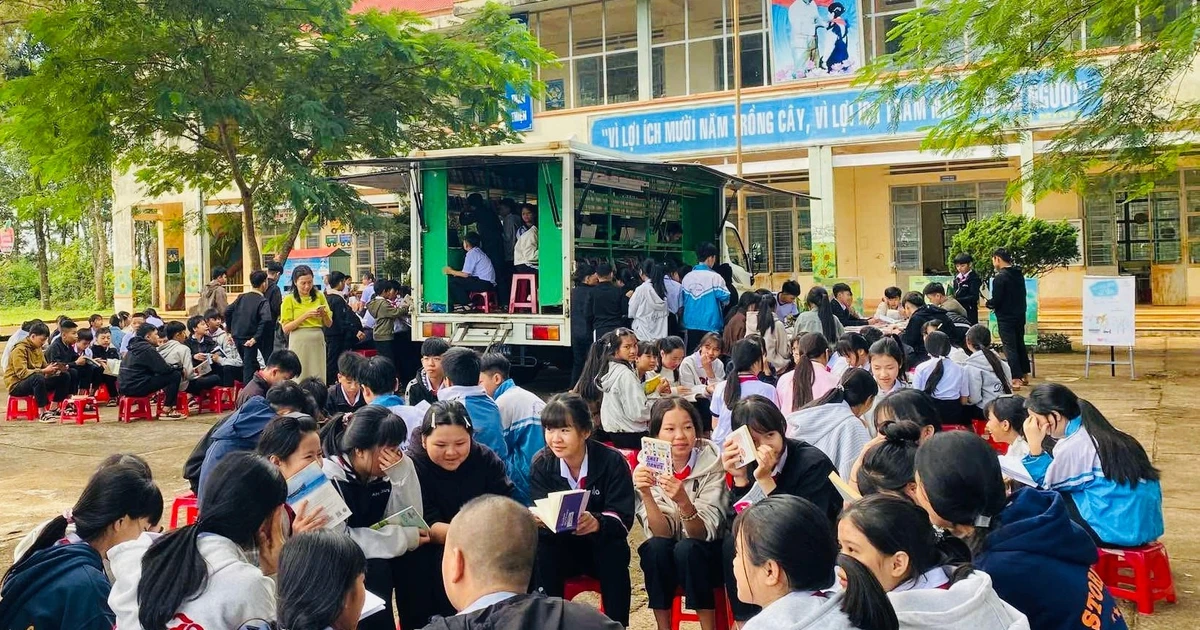 Thư viện lưu động mang sách và công nghệ đến học sinh vùng sâu