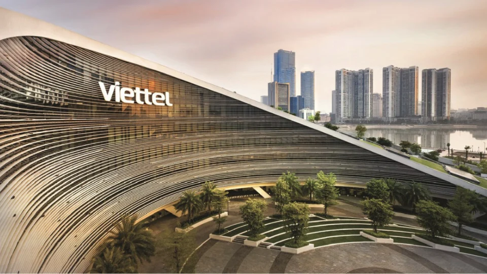 Viettel bắt tay OpenAI: bước ngoặt chiến lược từ nhà mạng sang nhà cung cấp AI