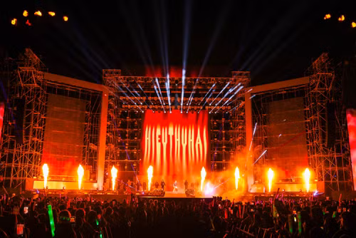 Từ xếp hàng qua đêm đến kinh tế concert: BIGBANG làm Hà Nội đổi nhịp