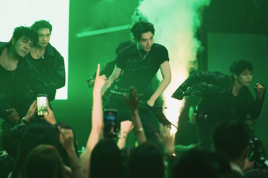 LOHAN bùng nổ tại Prince On Fancon: đêm live khẳng định vị thế