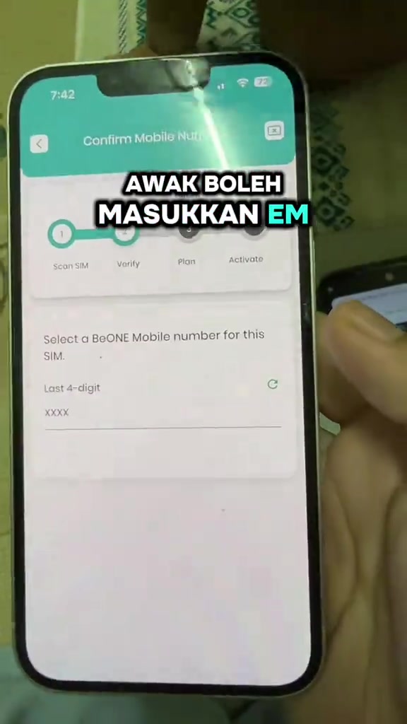 Skrin pendaftaran app BeONE-Mobile dengan bar langkah Scan SIM, Verify, Plan dan Activate, serta ruangan memilih empat digit terakhir nombor untuk SIM.