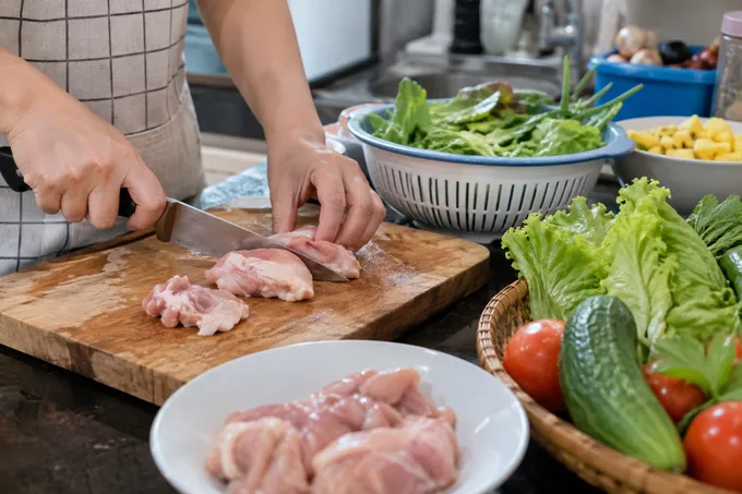 Những sai lầm nấu nướng tại nhà dễ gây ngộ độc và cách phòng tránh