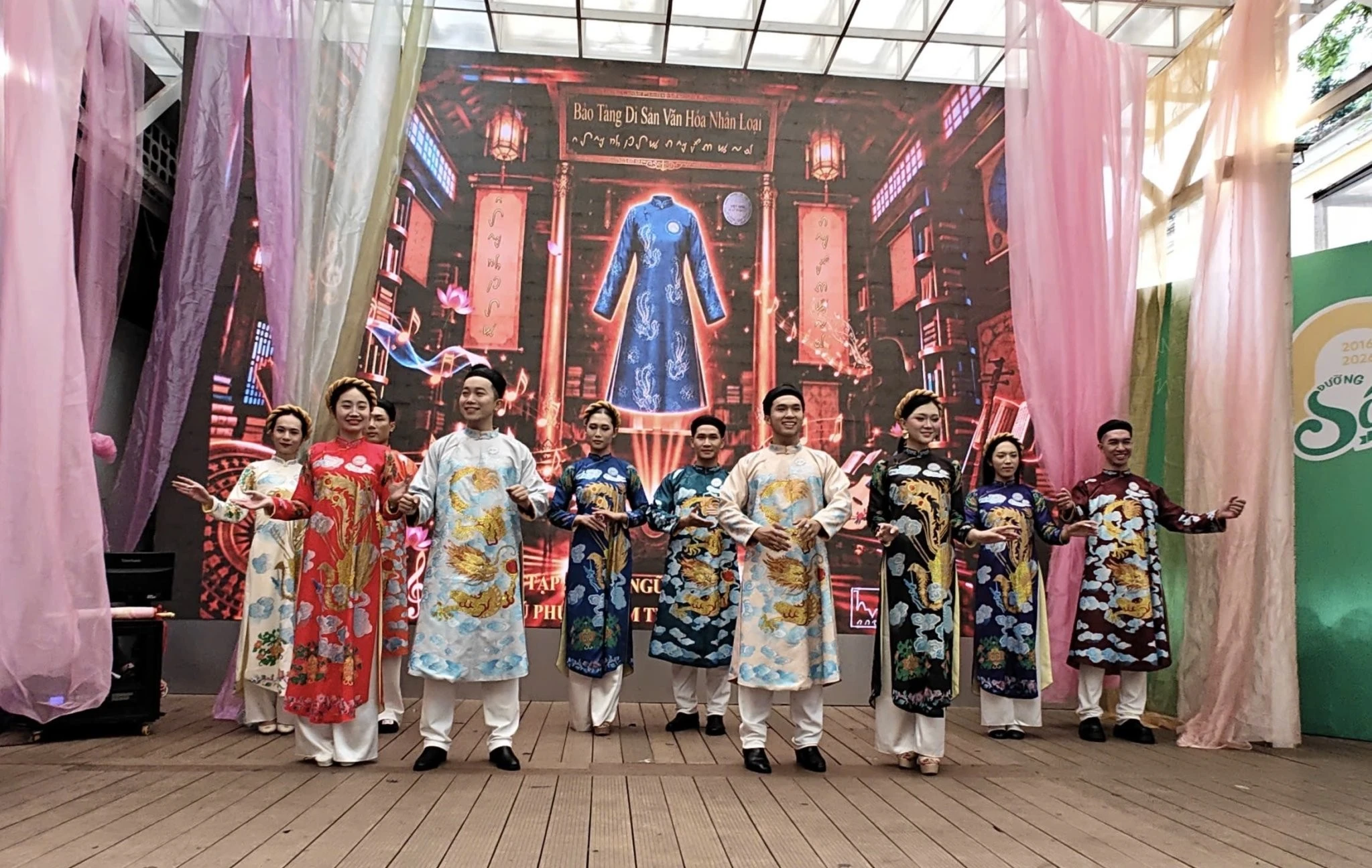 Vietnam Heritage Áo Dài Fest: Khi di sản bước lên sàn diễn