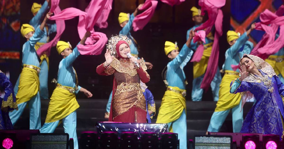 Lebih 60,000 Peminat Berhujan di Konsert Legendaris Siti Nurhaliza