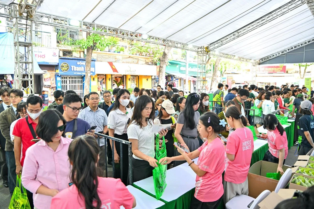 VPBank Hanoi International Marathon: Đường chạy thành sân khấu của sáng tạo