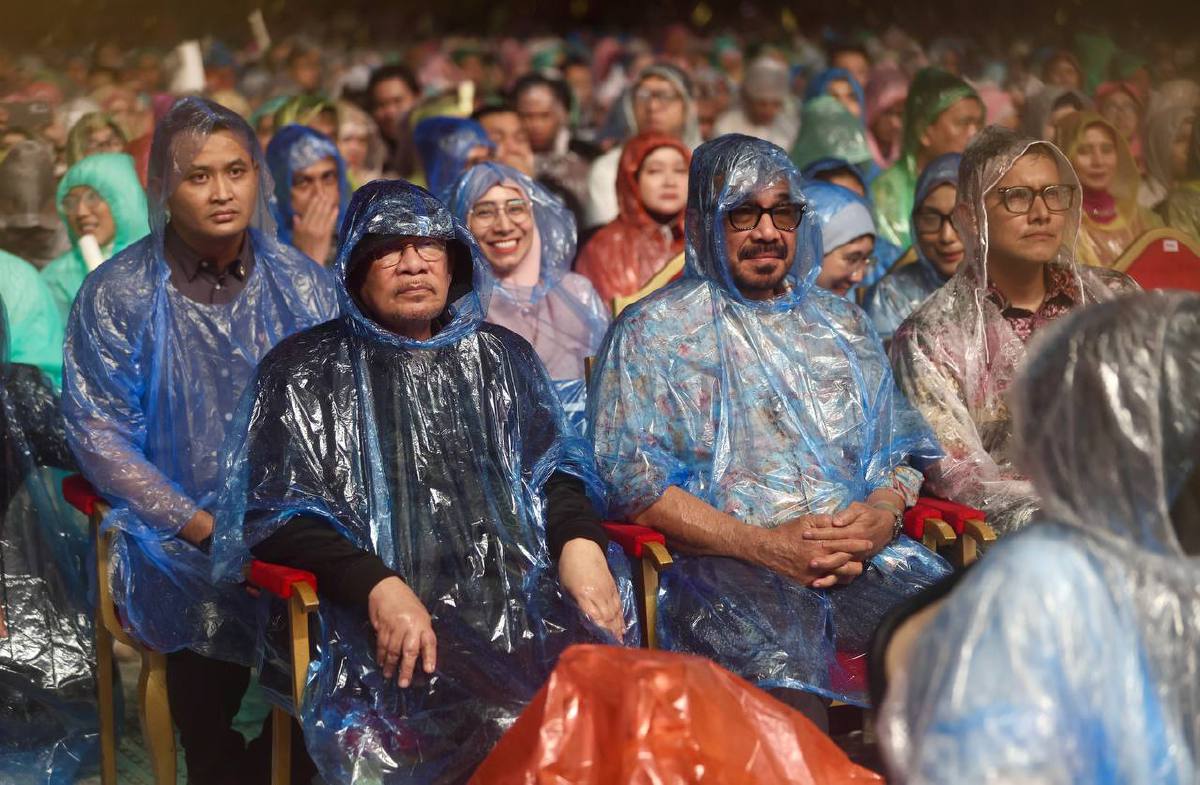 Lebih 60,000 Peminat Berhujan di Konsert Legendaris Siti Nurhaliza