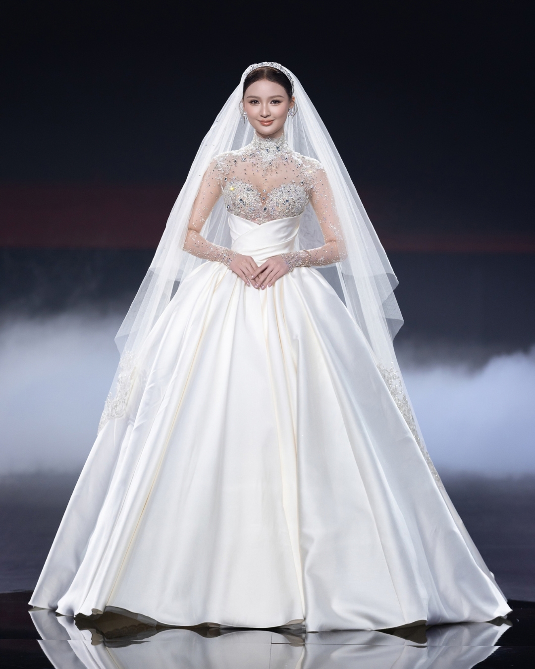 Vietnam NextGen Fashion Era 2: Hoa hậu và siêu mẫu định nghĩa lại couture Việt