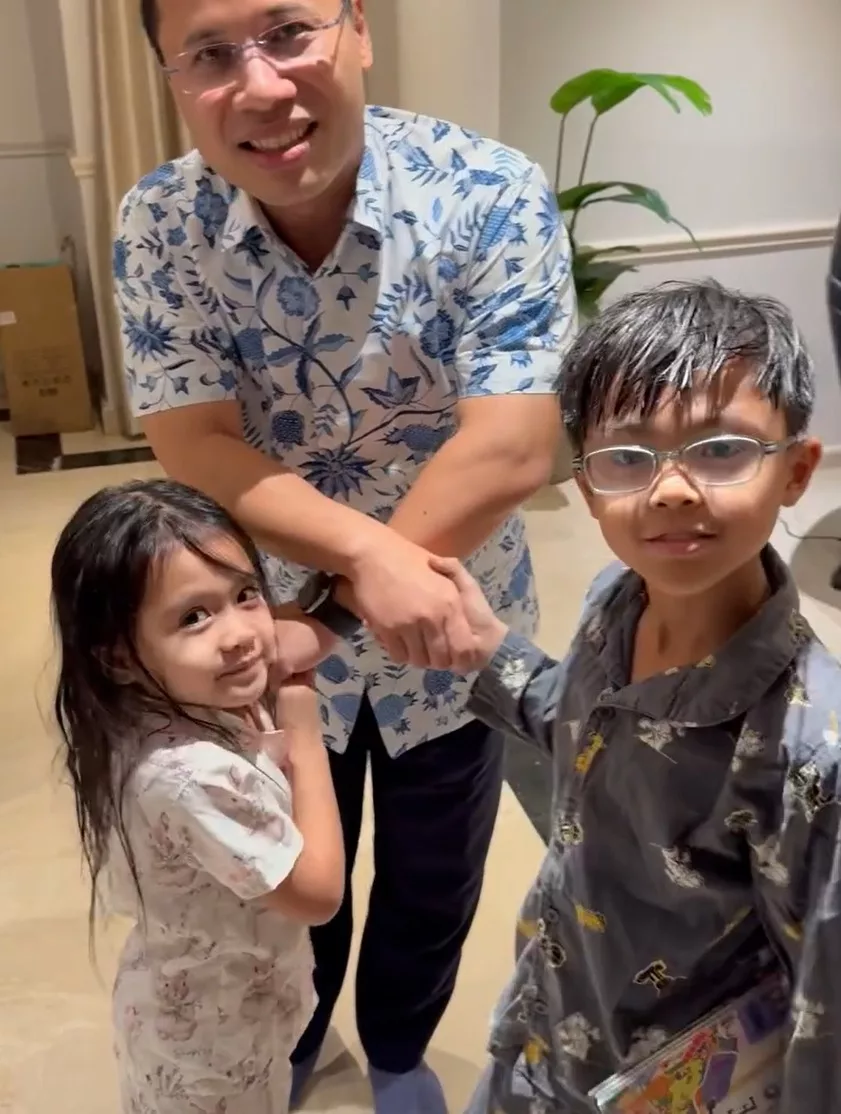 Cara Mengajar Anak Bersopan Santun Saat Bertemu Orang Penting