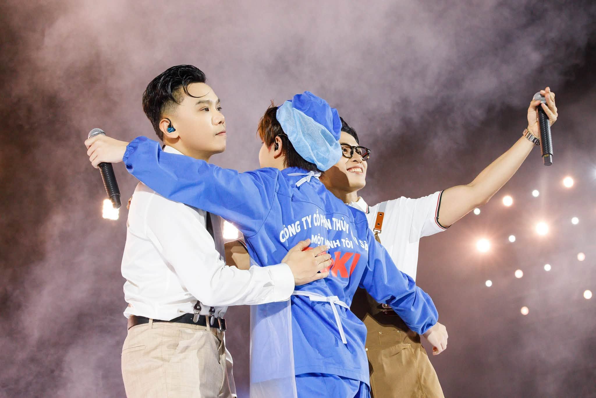 33 Anh Tài mở màn concert Anh Trai Vượt Ngàn Chông Gai tại TP.HCM