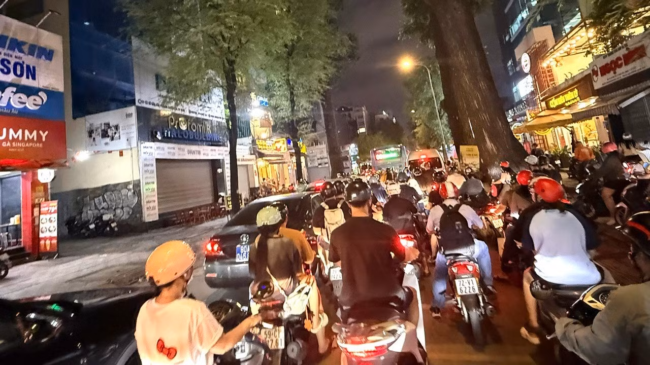 Metro số 2 TP.HCM tăng tốc thi công giữa áp lực giao thông
