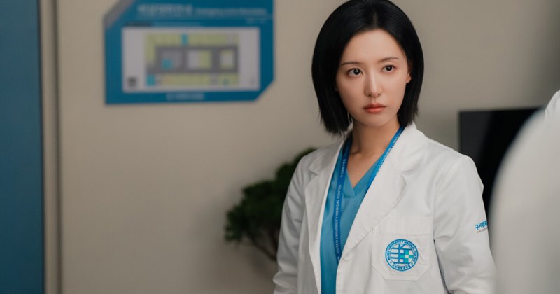 Doctor X của Kim Ji Won: Cơn sốt Netflix bất chấp tranh cãi y khoa