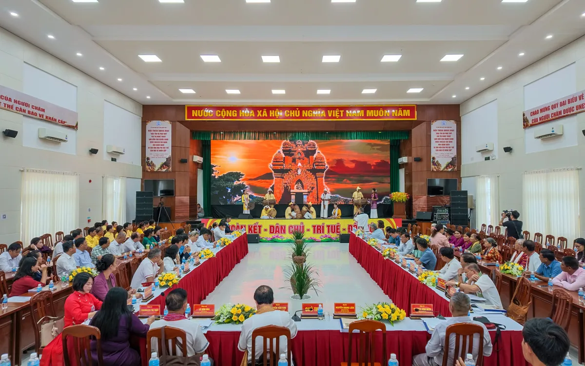 Gốm Chăm Bàu Trúc sau UNESCO: Danh hiệu có nuôi nổi người thợ?
