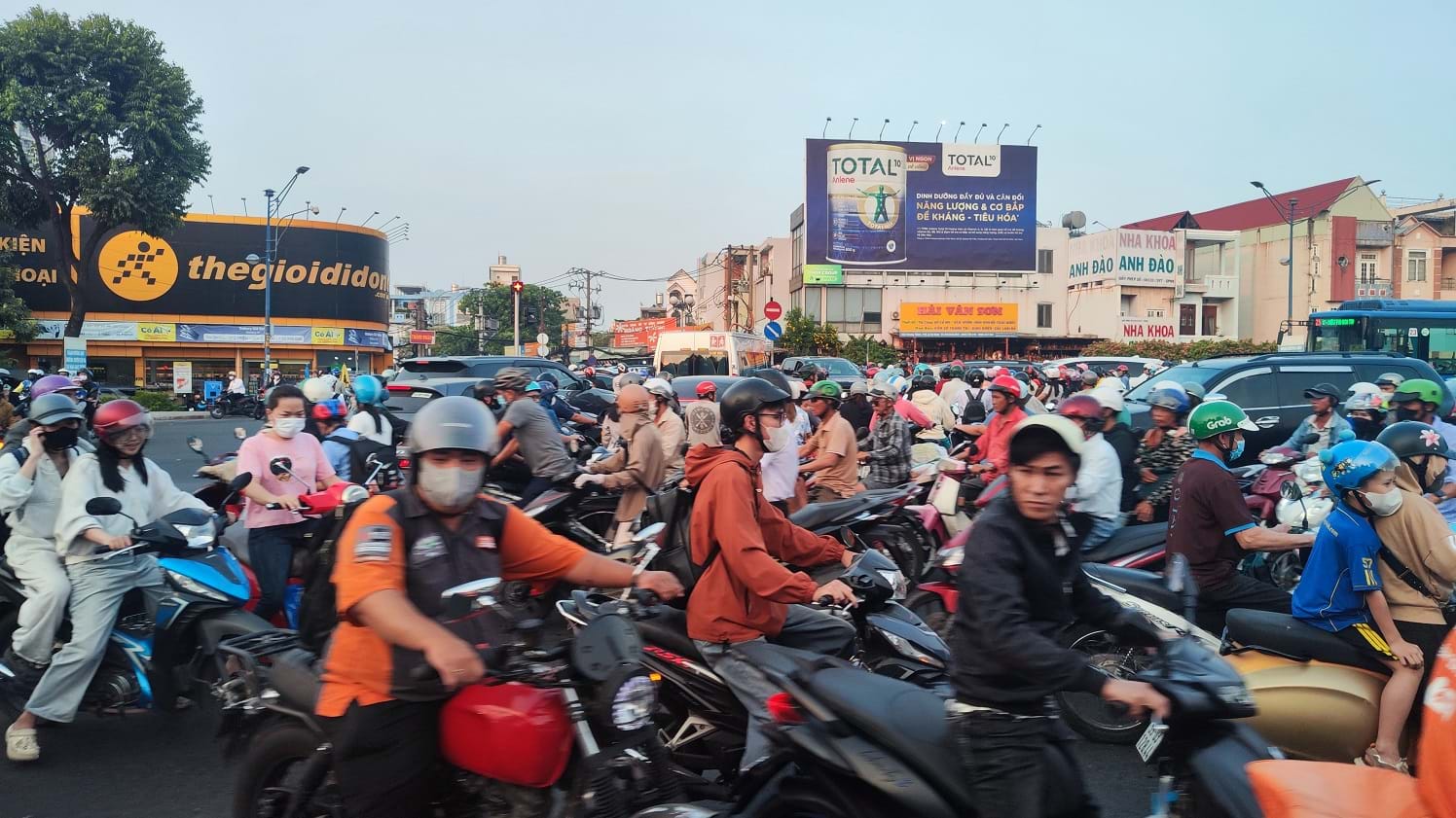TP.HCM đặt mục tiêu xóa 28 điểm ùn tắc: ưu tiên nào cho giai đoạn 2026–2027?