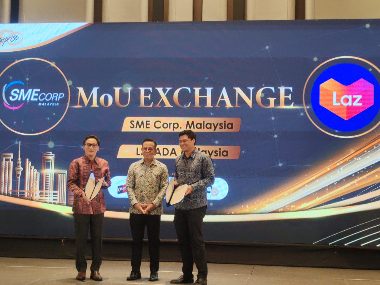 Strategi Tiga Pilar untuk Pereka Fesyen Menembus Pasaran Global