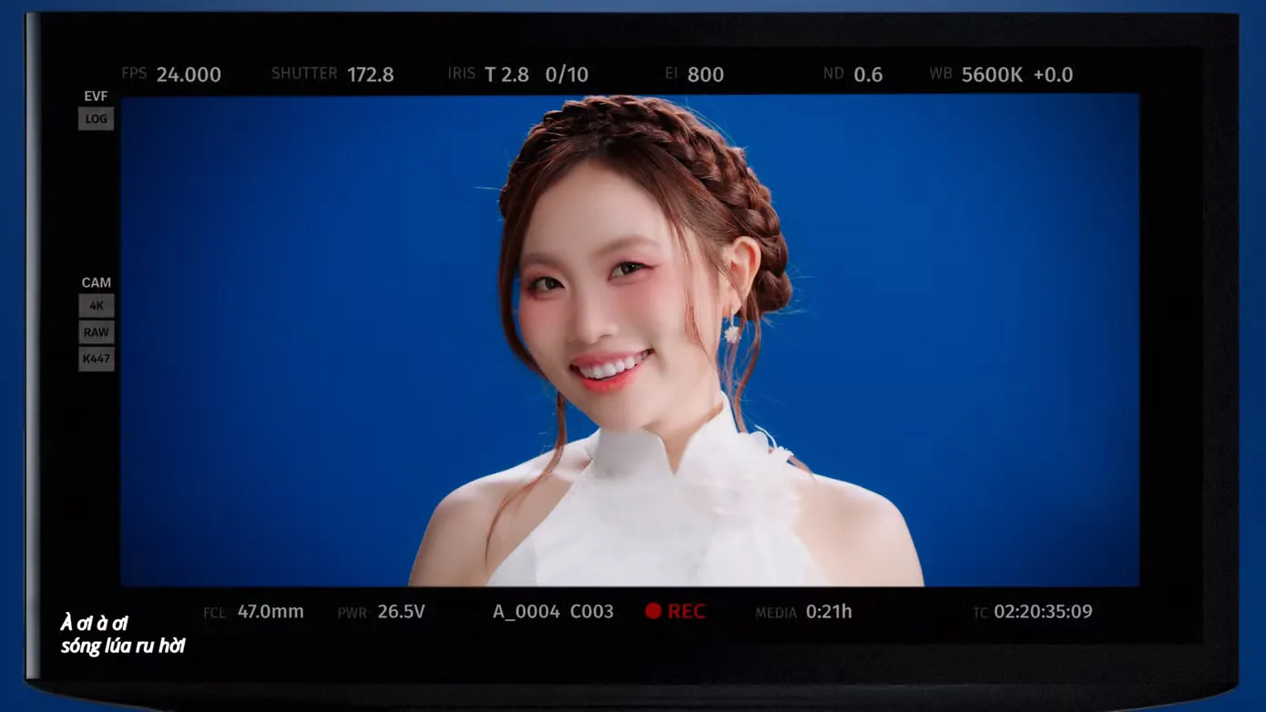 Phương Mỹ Chi chạm mốc triệu view với MV Gạo Của Ta