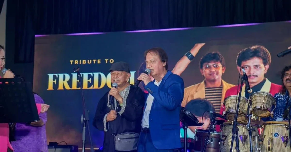 Dua Legenda Muzik Berkongsi Pentas, Nostalgia ‘Mulanya Di Sini’ Menyala Semula