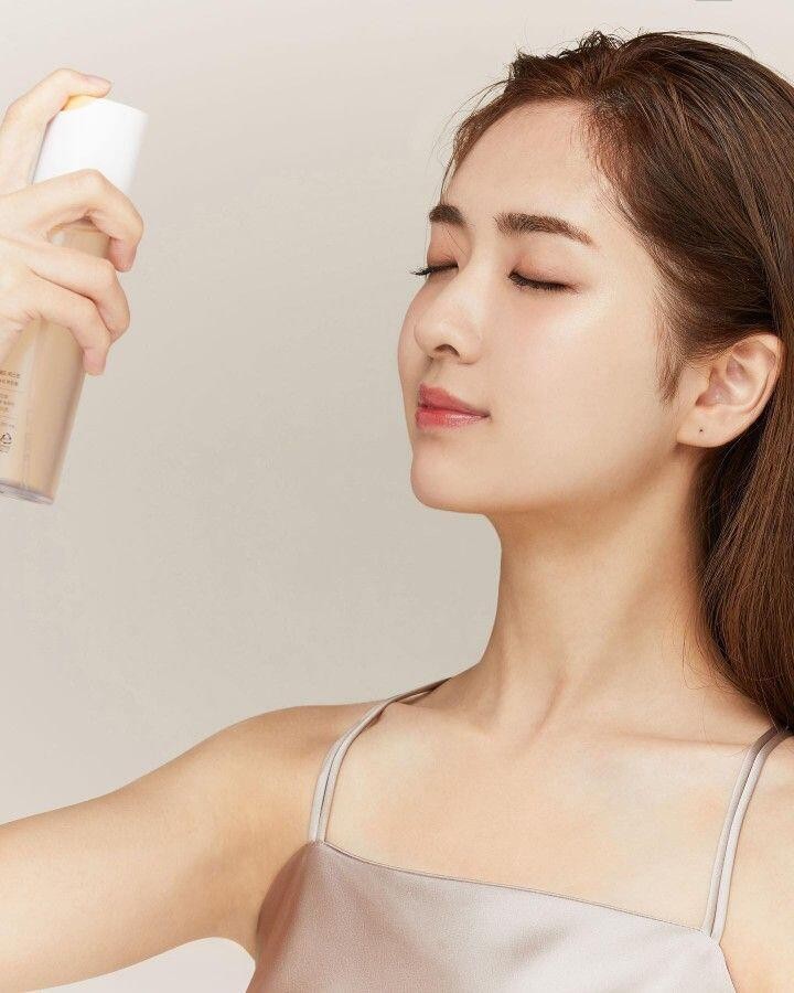 Lớp nền bóng dầu sau vài giờ? 4 kỹ thuật giữ da khô thoáng cả ngày