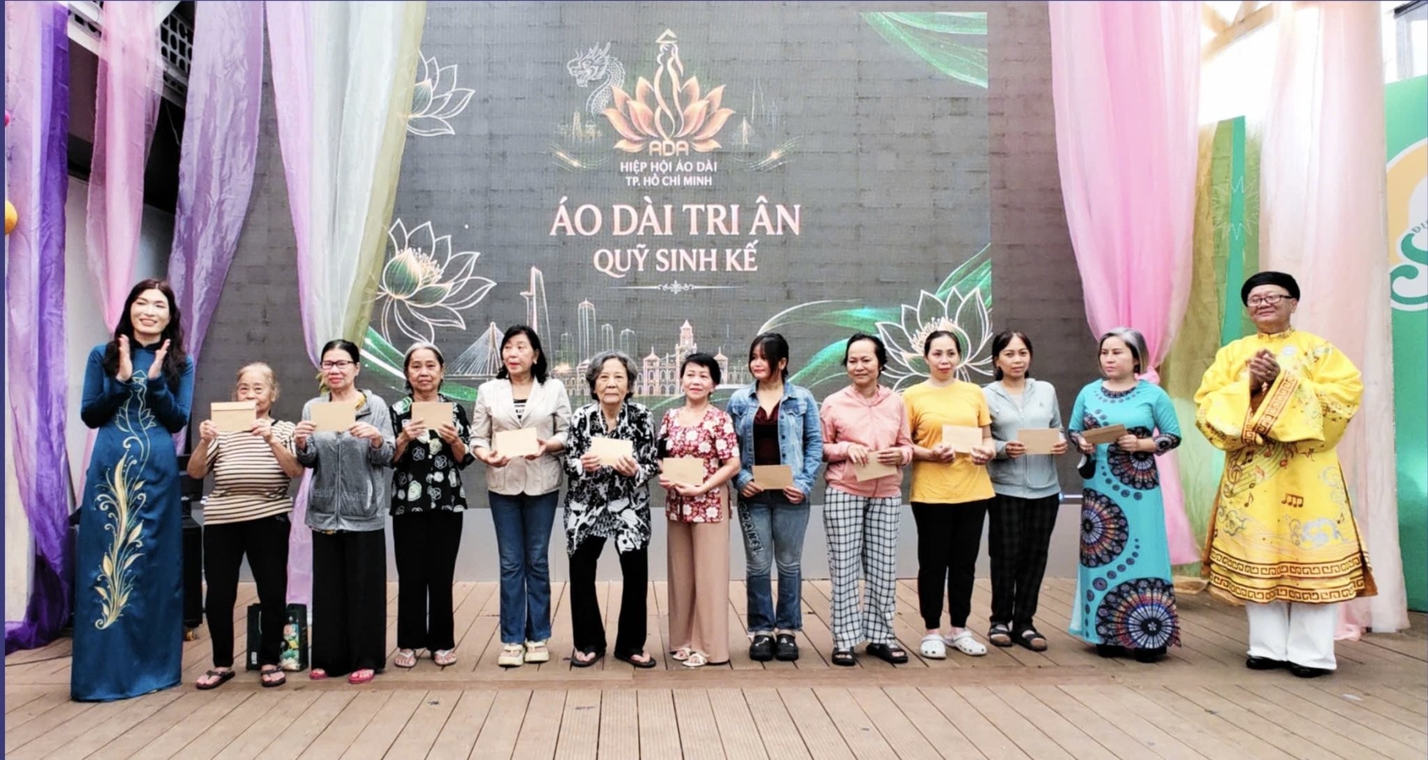 Vietnam Heritage Áo Dài Fest: Khi di sản bước lên sàn diễn