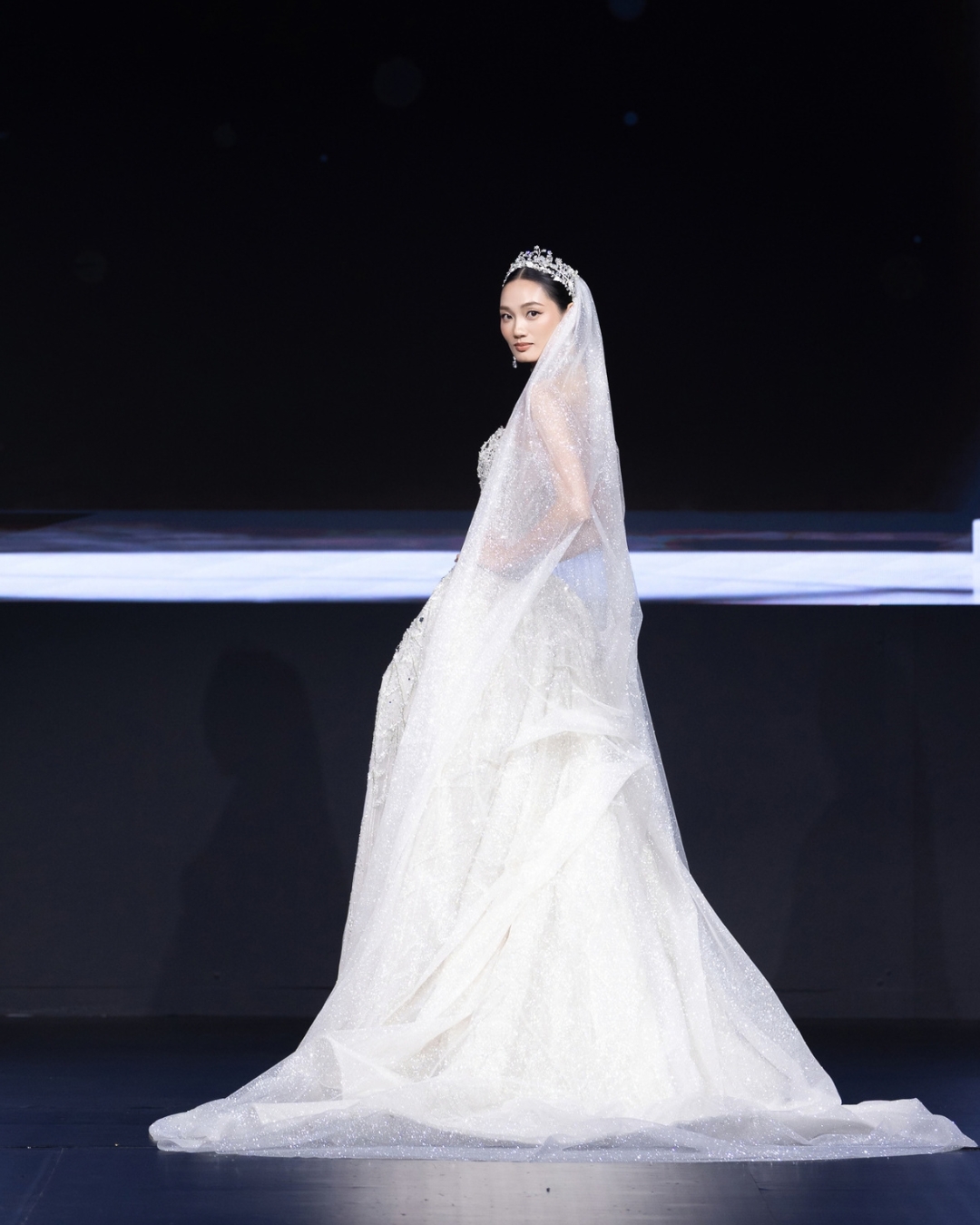 Vietnam NextGen Fashion Era 2: Hoa hậu và siêu mẫu định nghĩa lại couture Việt
