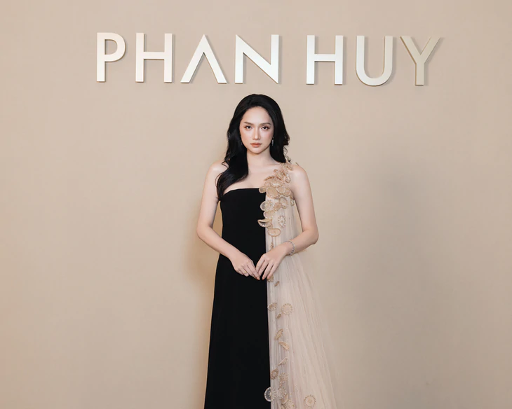 Nhà thiết kế Phan Huy mang cánh đồng tuổi thơ trở về sàn diễn Việt