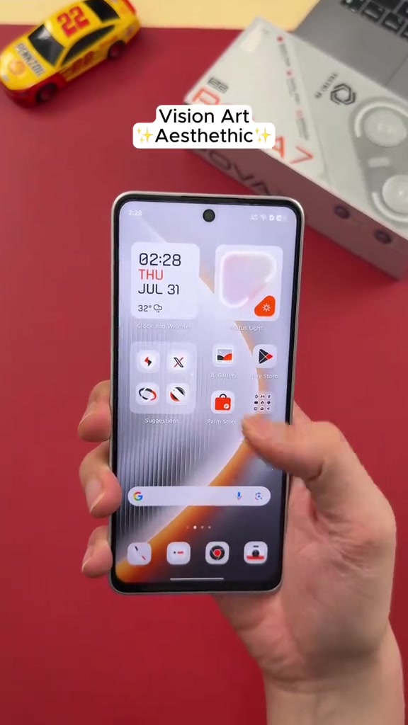Tecno Pova 7 dipegang satu tangan menunjukkan skrin hadapan penuh dengan kotak POVA 7 di latar belakang