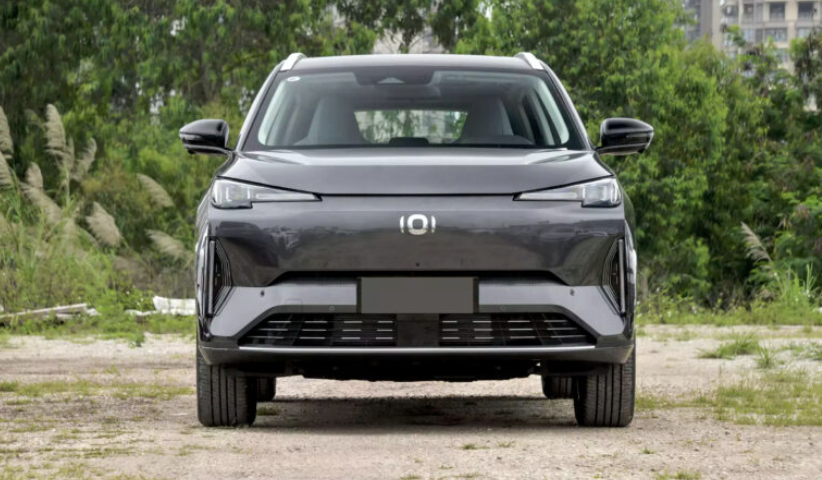 SUV điện 348 triệu đối đầu Mazda CX-5: Khôn ngoan hay mạo hiểm?
