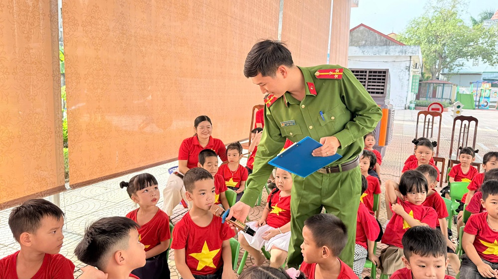 Giáo dục an toàn giao thông cho trẻ: Nên bắt đầu từ mầm non