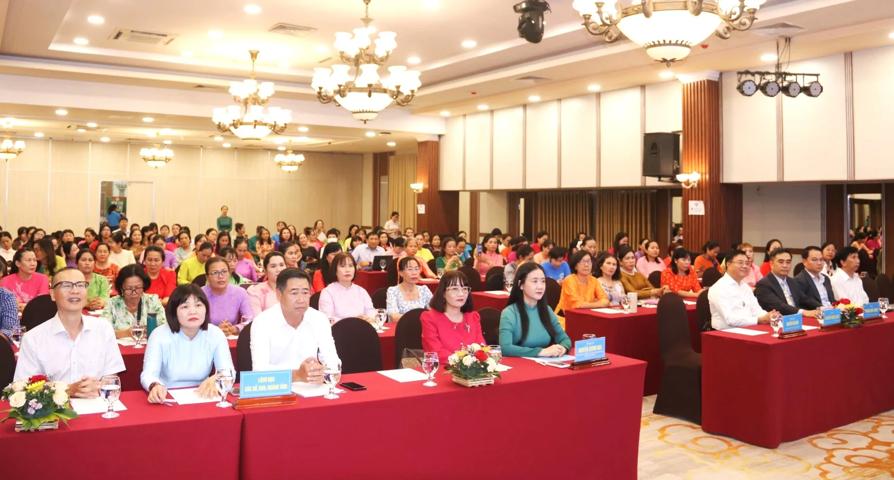 Phụ nữ dẫn dắt chuyển đổi số và xanh trong kinh tế tập thể