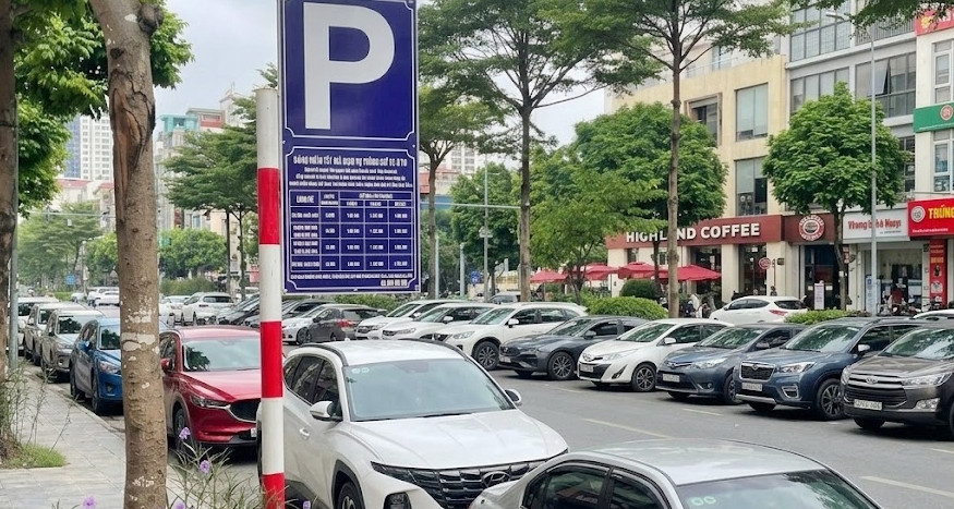 Chi phí gửi xe Hà Nội tăng gấp đôi: Nuôi ô tô đắt đỏ đến mức nào?