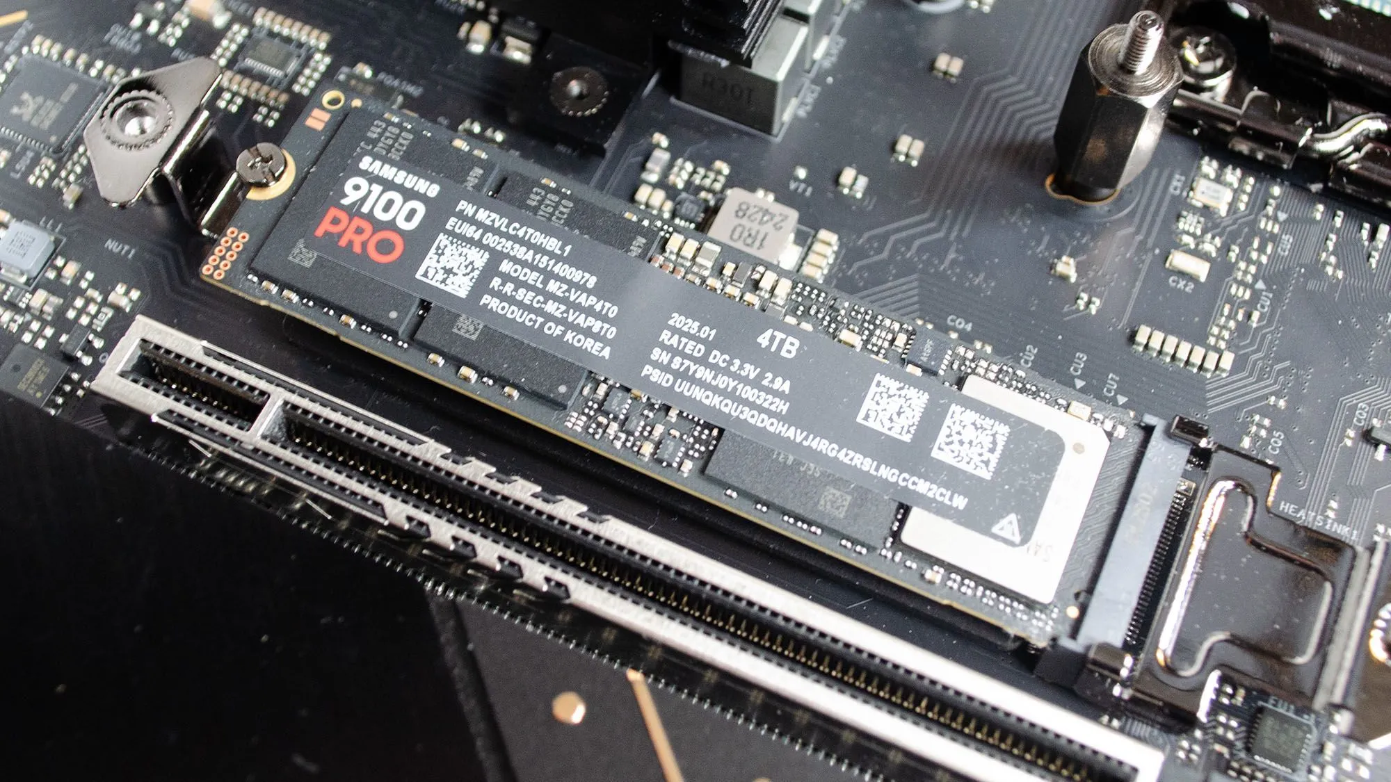Samsung 9100 Pro vs 990: SSD Gen5 nào đáng tiền cho gaming PC?
