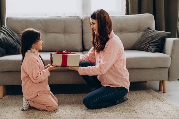 5 Cách Thể Hiện Tình Yêu Mà Con Thực Sự Hiểu
