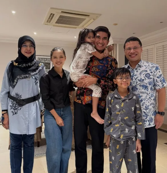 Cara Mengajar Anak Bersopan Santun Saat Bertemu Orang Penting