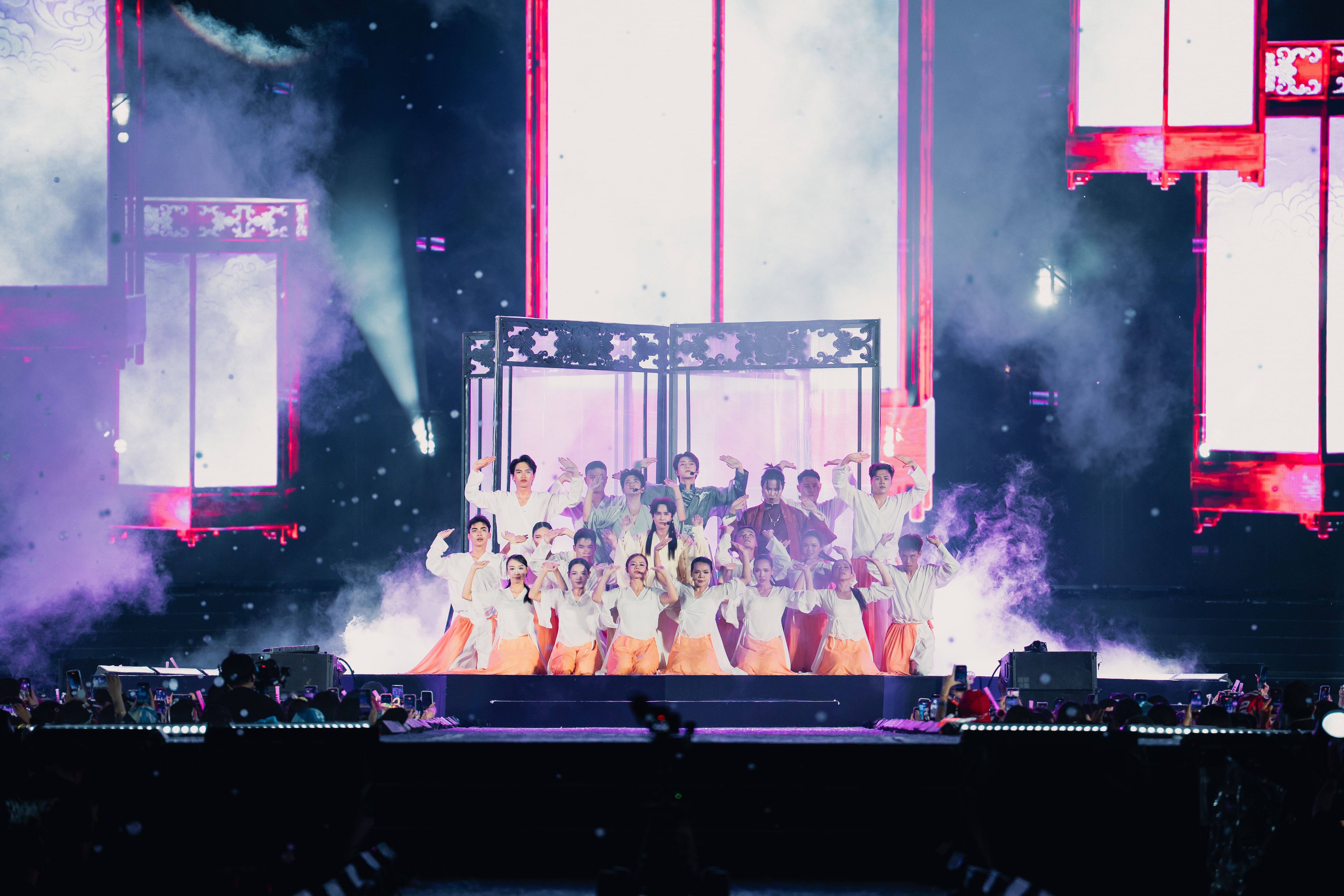 33 Anh Tài mở màn concert Anh Trai Vượt Ngàn Chông Gai tại TP.HCM