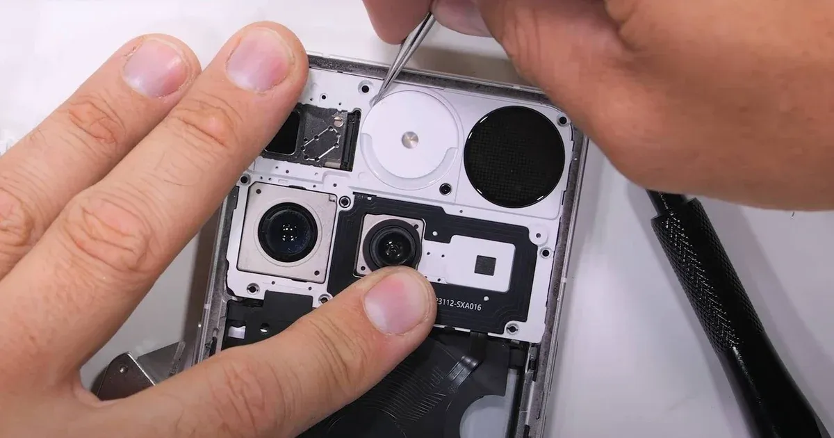 Samsung Galaxy S24 Ultra, iPhone 15 Pro Max và Xiaomi 14 Ultra: chọn flagship nào ít rủi ro sửa chữa hơn?