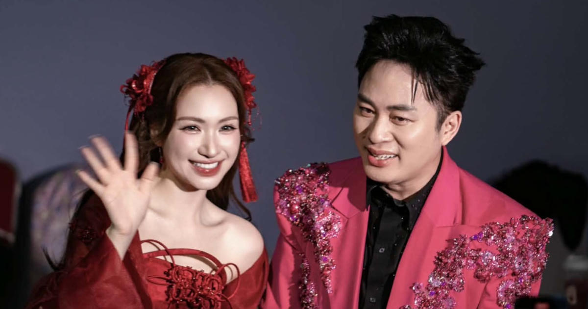 Tùng Dương Và Hòa Minzy Kết Nối Cội Nguồn Âm Nhạc Trên Sân Khấu 'Bay Về Phía Mặt Trời'