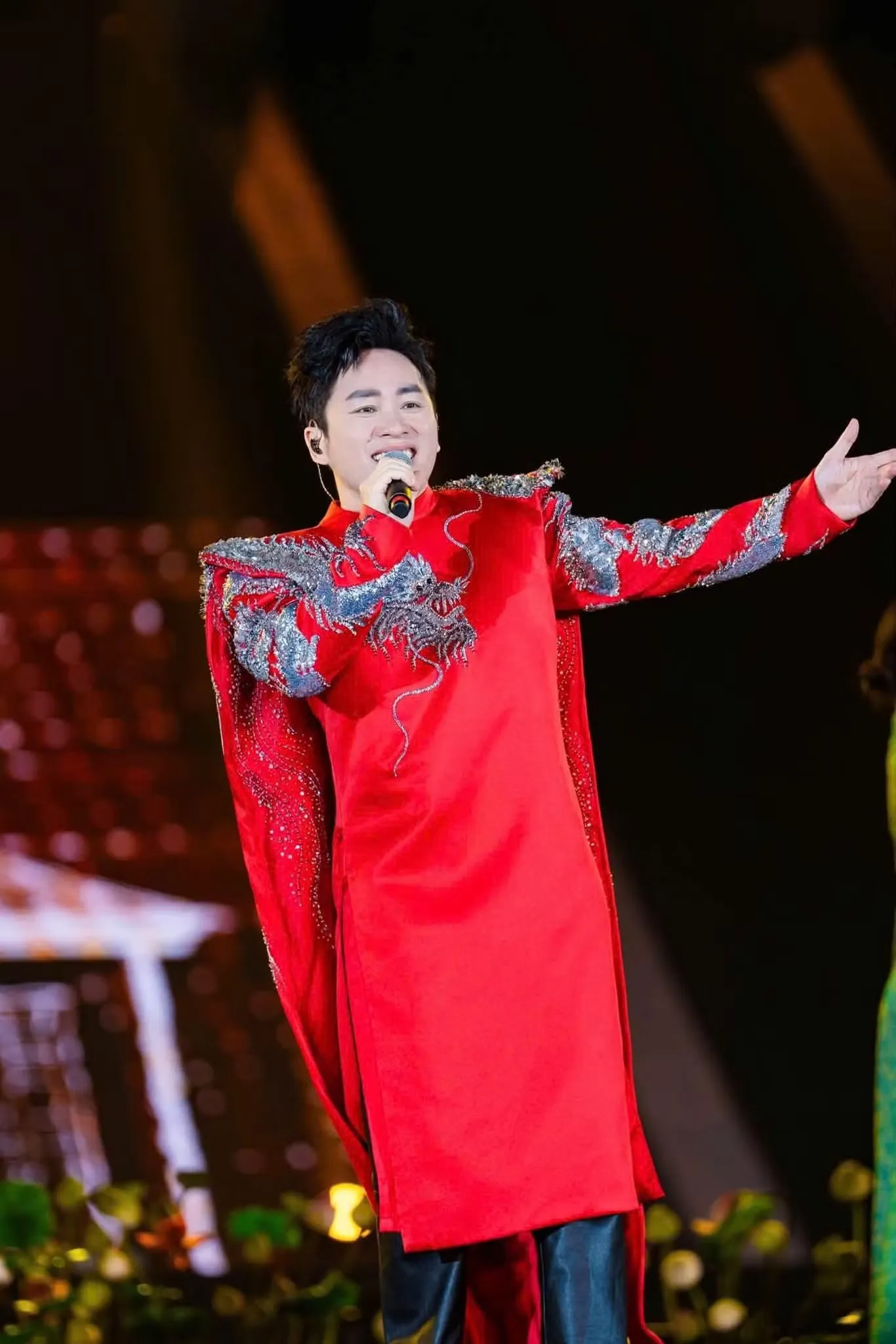 Noo Phước Thịnh, Hòa Minzy, Tùng Dương tỏa sáng tại concert quốc gia 'Tự hào là người Việt Nam'