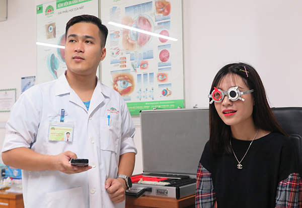 Phát hiện sớm cận thị ở trẻ học đường: Cha mẹ cần làm gì?