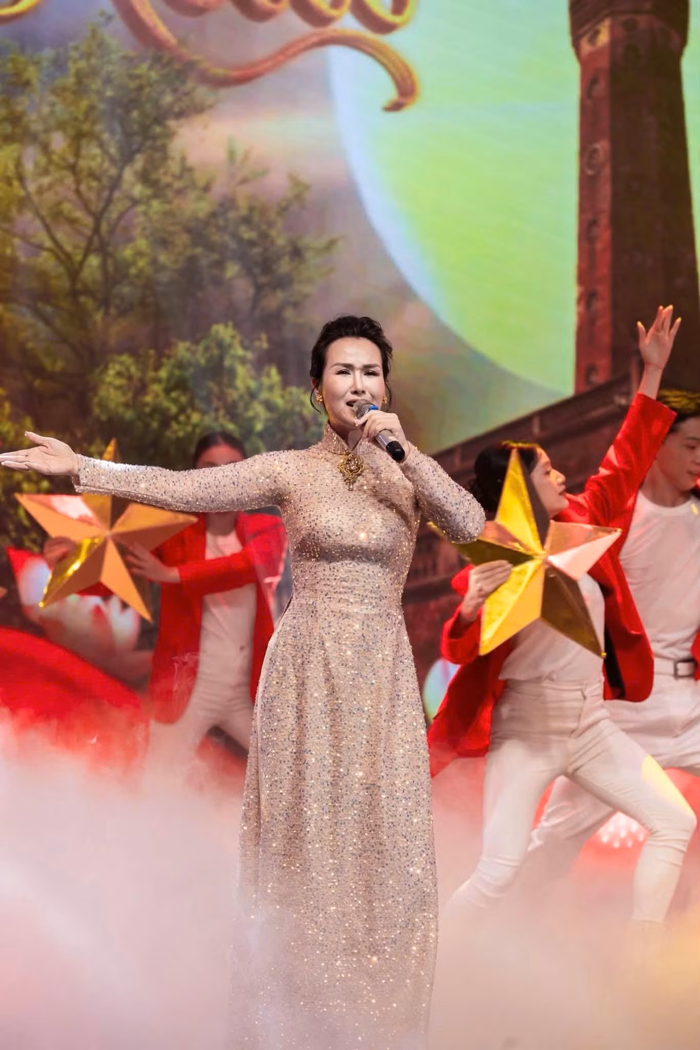 Noo Phước Thịnh, Hòa Minzy, Tùng Dương tỏa sáng tại concert quốc gia 'Tự hào là người Việt Nam'