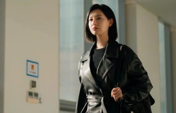 Doctor X của Kim Ji Won: Cơn sốt Netflix bất chấp tranh cãi y khoa
