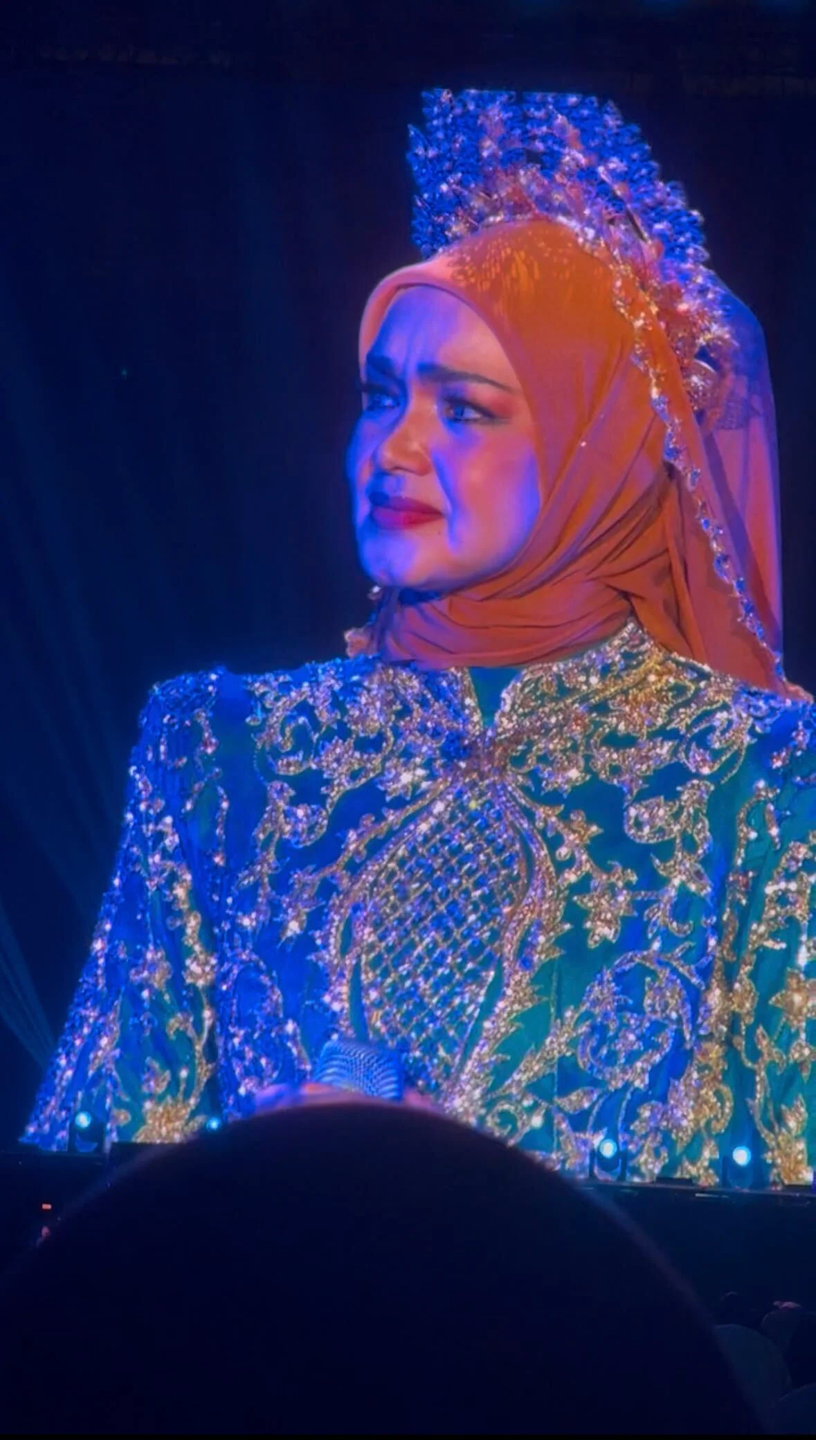 Hujan, Stadium Penuh dan Ketahanan Vokal Siti Nurhaliza