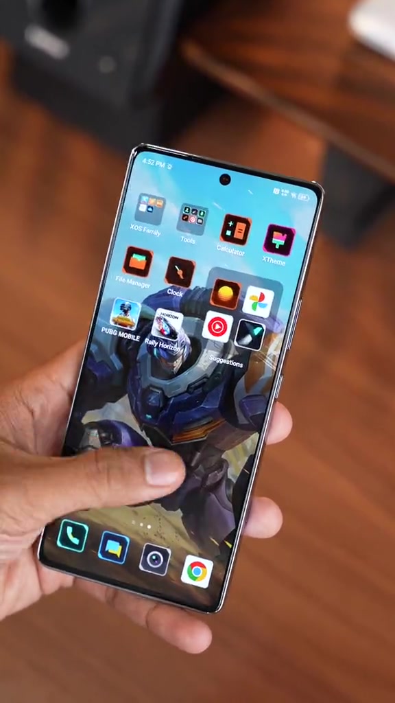 Infinix GT 20 Pro asli dari depan papar skrin utama dengan ikon PUBG Mobile dan aplikasi lain