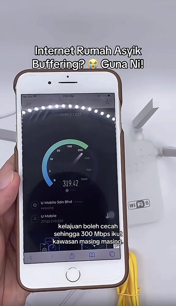 Skrin speedtest pada telefon menunjukkan 319.42 Mbps pada rangkaian U Mobile di Kepong, dengan router WiFi 6 kelihatan di latar belakang