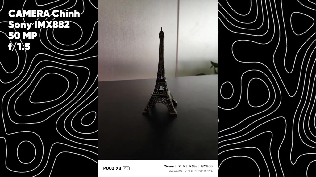 Ảnh chụp thử từ camera chính POCO X8 Pro: mô hình tháp Eiffel trong phòng thiếu sáng, kèm dòng thông số Sony IMX882 50 MP f/1.5
